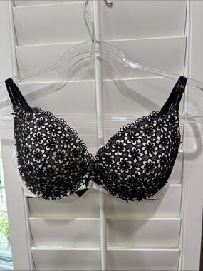 Victoria's Secret Black Floral Lace Push-Up Bra with White Base